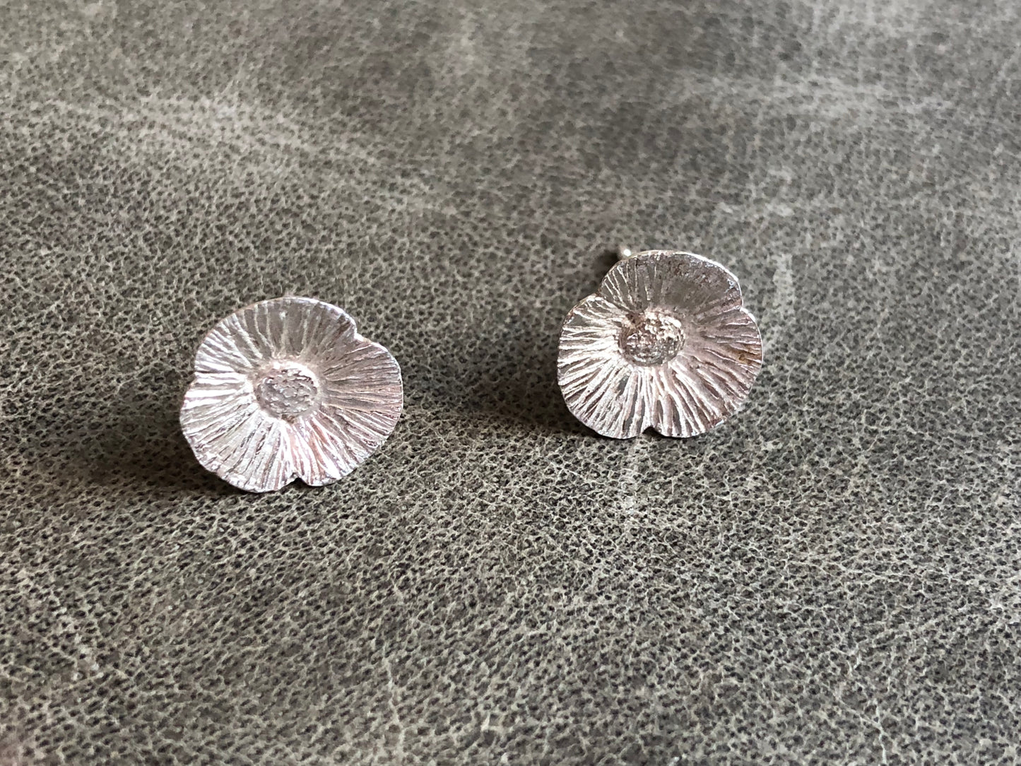 Small Victoriana Poppy Earrings